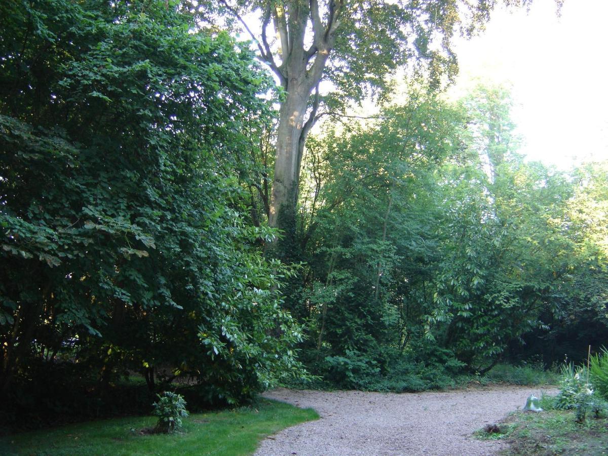 Château de Launay Méry-Corbon Extérieur photo